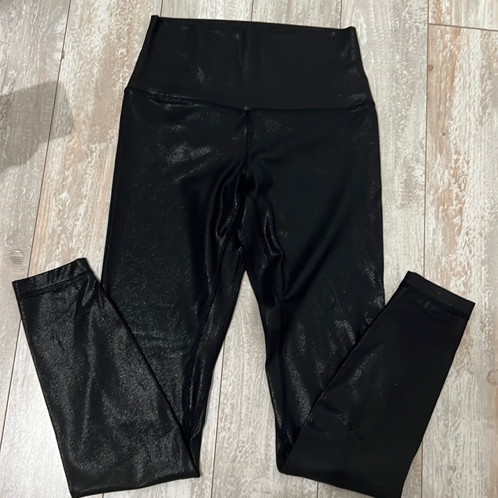 - Lululemon High-Rise Shine Leggings 28”